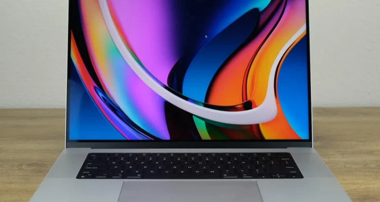 Apple to Release OLED MacBook Pro in 2024: A New Era of Display Technology