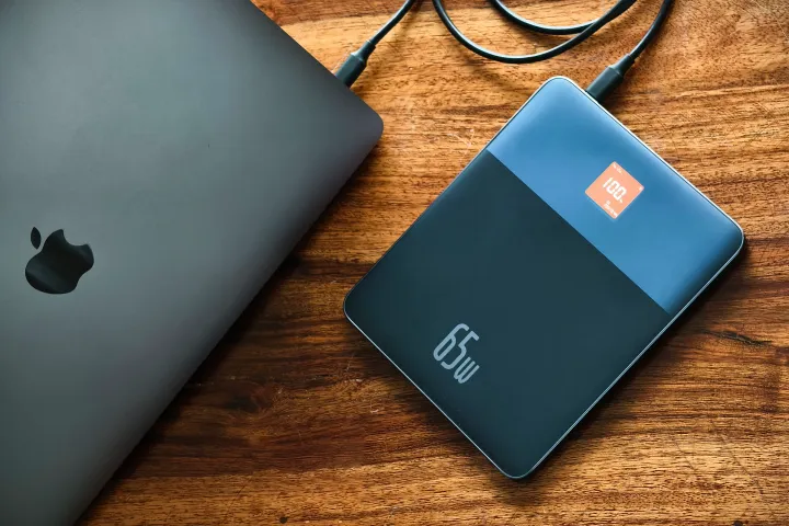 Best Laptop Power Banks for MacBook: Stay Powered On-the-Go